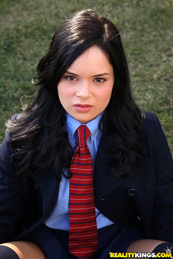 Captivating Brunette College Girl Spreads Legs In Garden After Classes