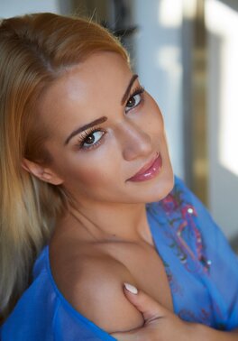 Lassie in a blue robe confidently opens it and flaunts her tiny charms