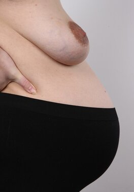 Pregnant temptress with hairy pussy doesn't know how to keep belly under outfit