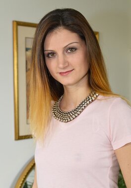 Photographer makes babe pull T-shirt up and leather pants down exposing pussy