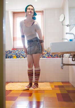 Nerdy girl with a towel on head gives perverted roommate good reason for jerking
