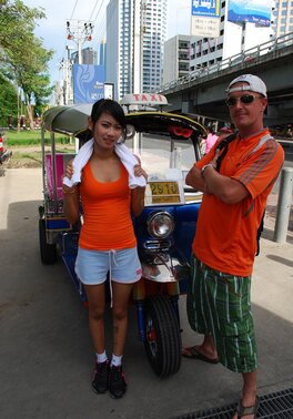 Driver of rickshaw finds exotic teen Yok who agrees to pose naked for him