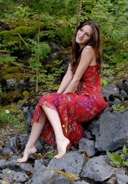 Tall girl with long legs finds courage to strip naked while relaxing in the woods