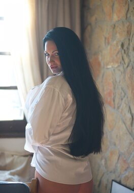 Luscious black-haired bimbo casually peels lingerie to pose in bare nudity