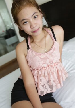 Thai babe with a tight pussy is ready to tease big time