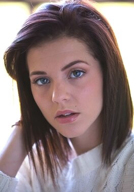 Short hair hottie is quite attractive and ready to get you off