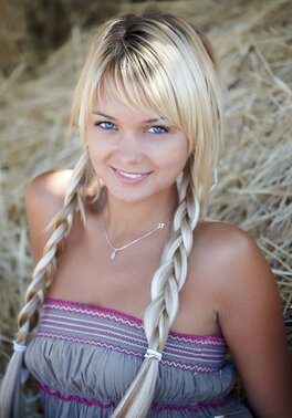 I can almost feel her pleasure as she shows off big time