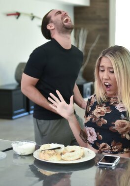 Blonde with tattoos is going to get fucked in a threesome