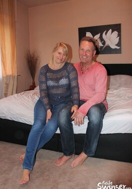 Mature lady shows the way she fucks in missionary and beyond