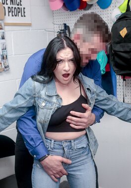 Jamie Michelle and Leia Rae get banged by Mike Mancini