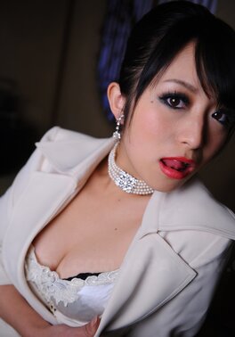 Captivating model from Japan teases cameraman with her seductive cutout