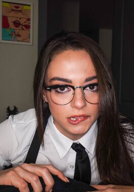 Sophia Burns gives a blowjob for a facial after stripping