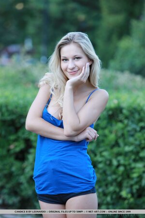 Skinny babe Candice B changes blue T-shirt and teases viewers with naked breasts