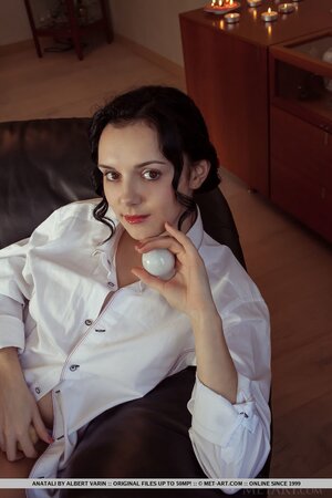 Brunette lovely waits for boyfriend and kills time showing naked body