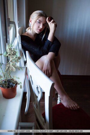 Teen babe demonstrates juicy natural tits and spread legs to show pinkish pussy