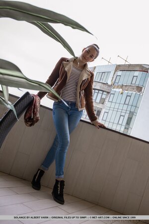 Pretty hottie shows herself off on camera so she needs no winter jacket or jeans