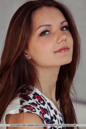 Babe with taut asshole told friend she wanted to try posing naked on camera