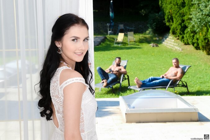 Cute chick sees men relaxing outdoors and initiates threesome sex