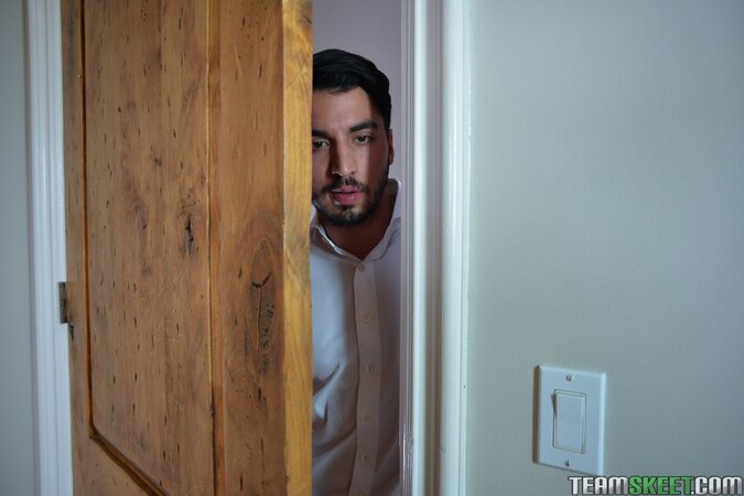 Redhead with big mouth but no curves banged by bearded man and facialized