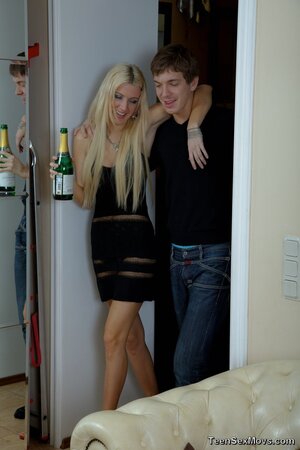 Babe coaxes guy to have some fun in the living room being facialized