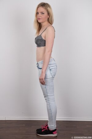 Love with big eyes and full lips dislikes wasting time and just strips