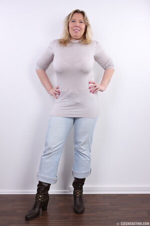 Mature woman flaunts ample natural tits and tushy for all the prying eyes