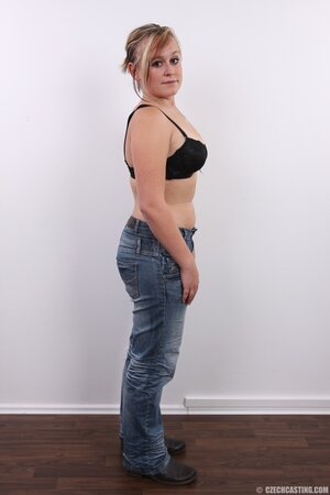 It's diva's great honor to pose naked with her thighs spread wide open