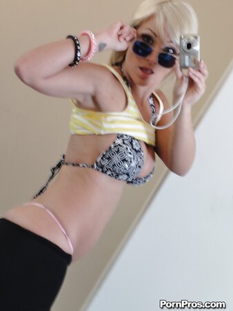 MILF with sunglasses Lexi Swallow takes selfie in the nude in front of a mirror