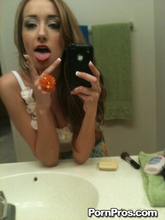 Slutty Victoria pulls up her top and takes nude selfies in the bathroom