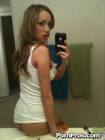 Slutty Victoria pulls up her top and takes nude selfies in the bathroom