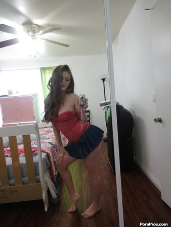 Teen displays her titties and butt taking nude selfies in front of the mirror