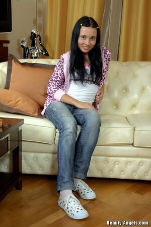 Raven-haired cutie spreads legs for boyfriend every time he gives a gift