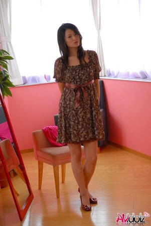 Guy trades morning breakfast for photo shoot of Asian teen in a brown dress