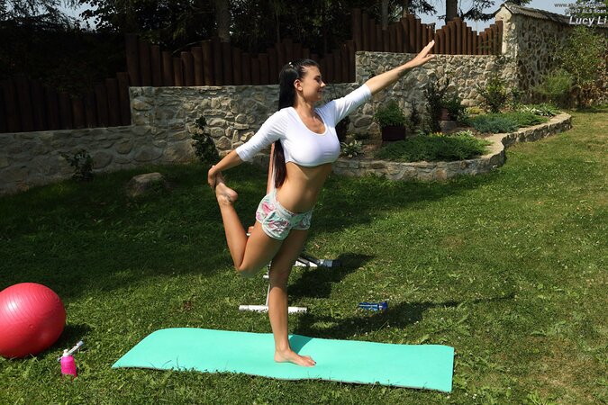 Yoga girls get naked to masturbate with a toy while tanning outside