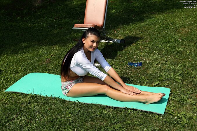 Yoga girls get naked to masturbate with a toy while tanning outside