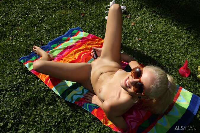Ponytailed blonde chick with tiny tits masturbates with veggies in the garden