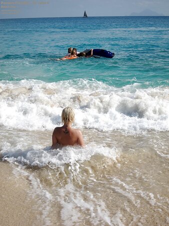 Group of young slutty girls pose absolutely naked on the beach with no shame