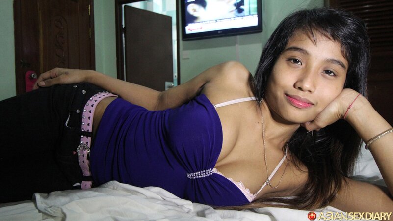 Beautiful Philippine girl undresses to demonstrate naked body for money