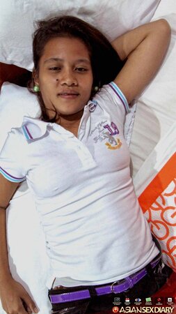 Teen Philippine slut spreads legs to get unprotected creampie by a white guy