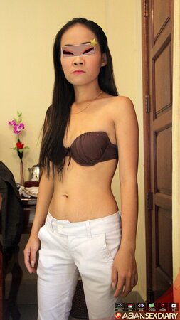 Eyes of exotic teen are hidden so she freely takes cock into her snatch