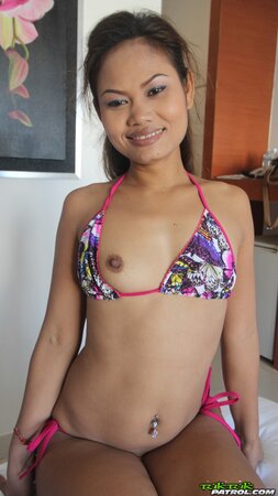 Thai teens Bee and Miaw are naked and ready to take part in threeway