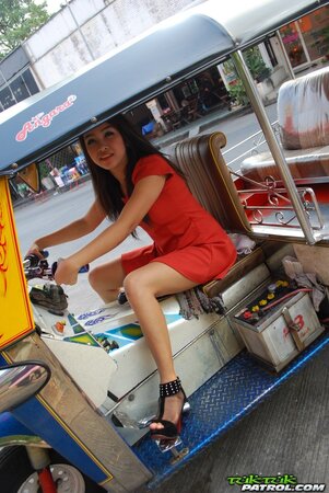 In exchange for free ride Asian teen shows driver her pussy and tits