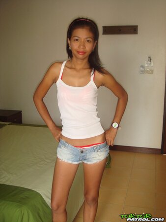 Skinny Thai girl undresses in the hotel room and wants to suck dildo