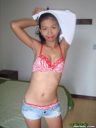 Skinny Thai girl undresses in the hotel room and wants to suck dildo