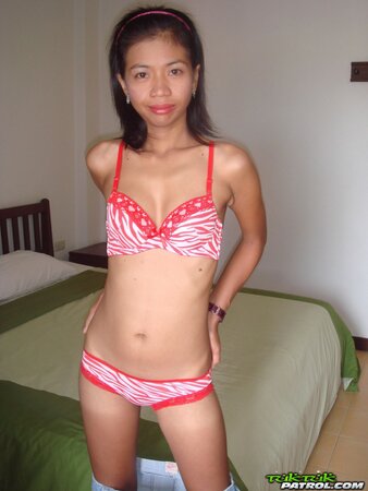 Skinny Thai girl undresses in the hotel room and wants to suck dildo