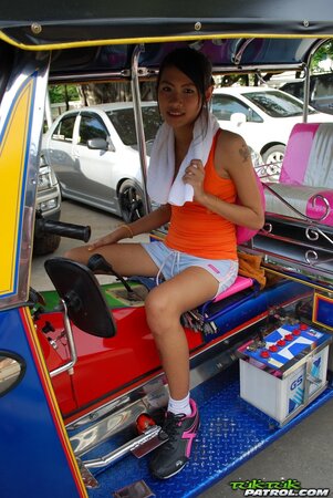 Driver of rickshaw finds exotic teen Yok who agrees to pose naked for him