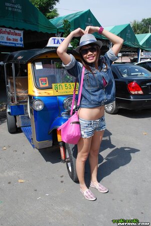 Joyful exotic teen agrees to pose with mature guy near auto rickshaw
