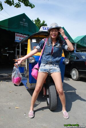 Joyful exotic teen agrees to pose with mature guy near auto rickshaw