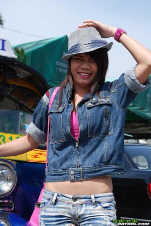 Joyful exotic teen agrees to pose with mature guy near auto rickshaw
