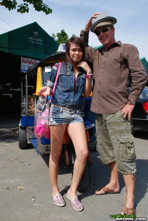 Joyful exotic teen agrees to pose with mature guy near auto rickshaw
